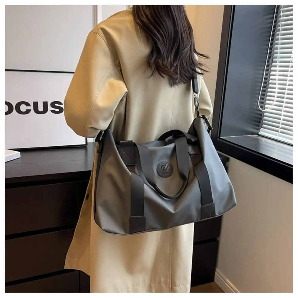 Short-distance Large-capacity Sports Fitness Bag Lightweight Waterproof Travel Handbag Luggage Bag Crossbody Gym Bag Business