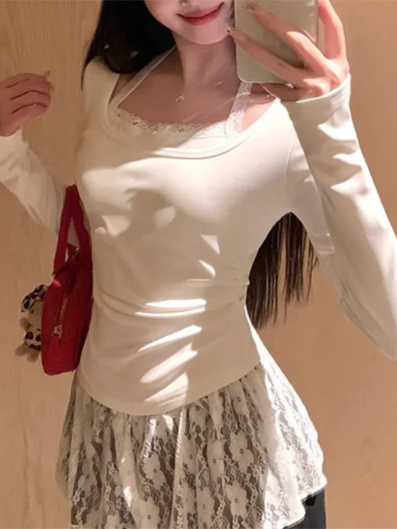 

White Fake Two Piece Lace Patchwork Long Sleeved T-shirt for Women's Autumn and Winter Sweet Base Top Korean