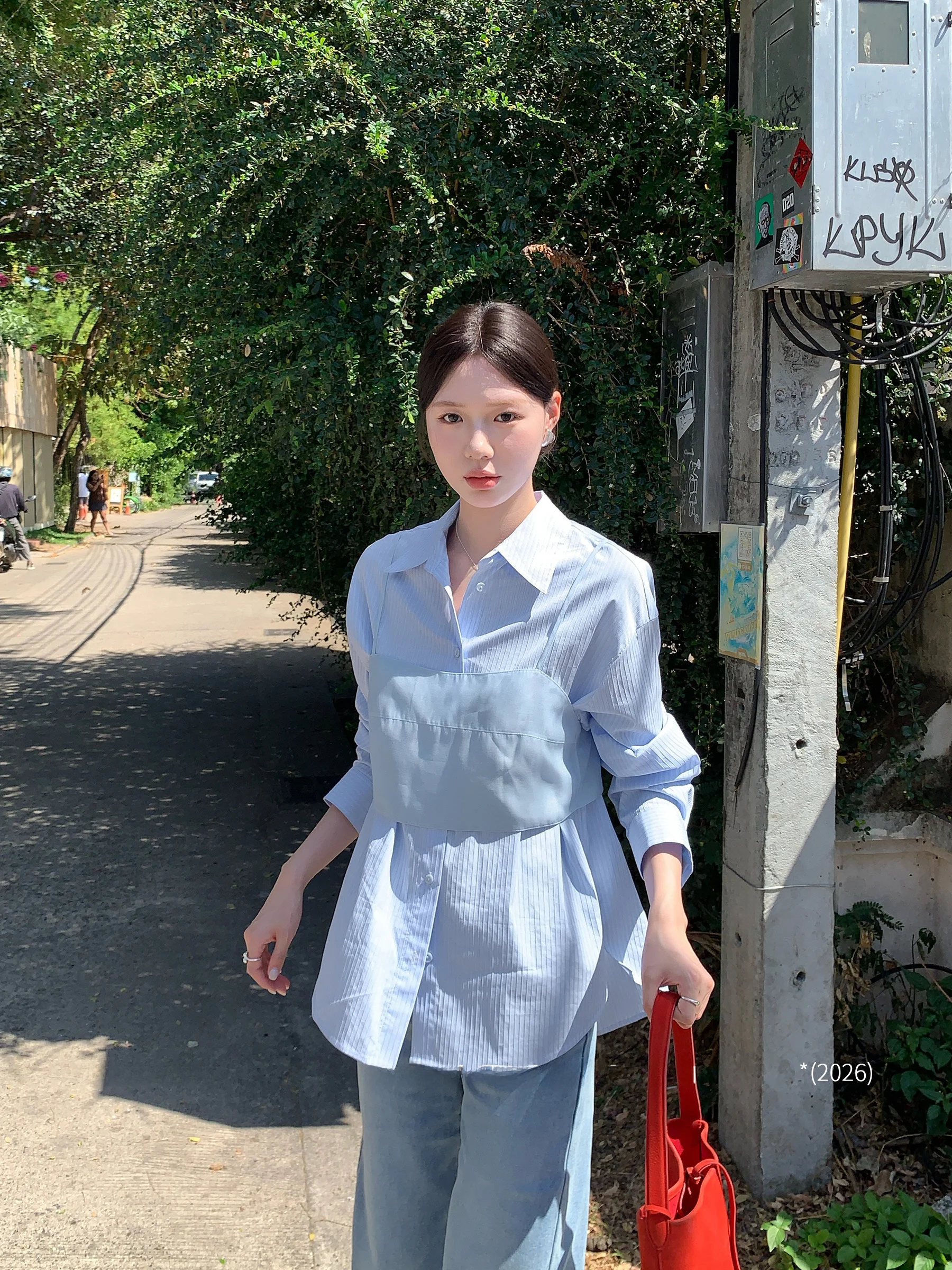 

Комплект из двух предметов: топ-майка и рубашка в полоску DH Large Flower Jeju Island Spring Fre Lazy Aosphere, корейский стиль, хлопок.