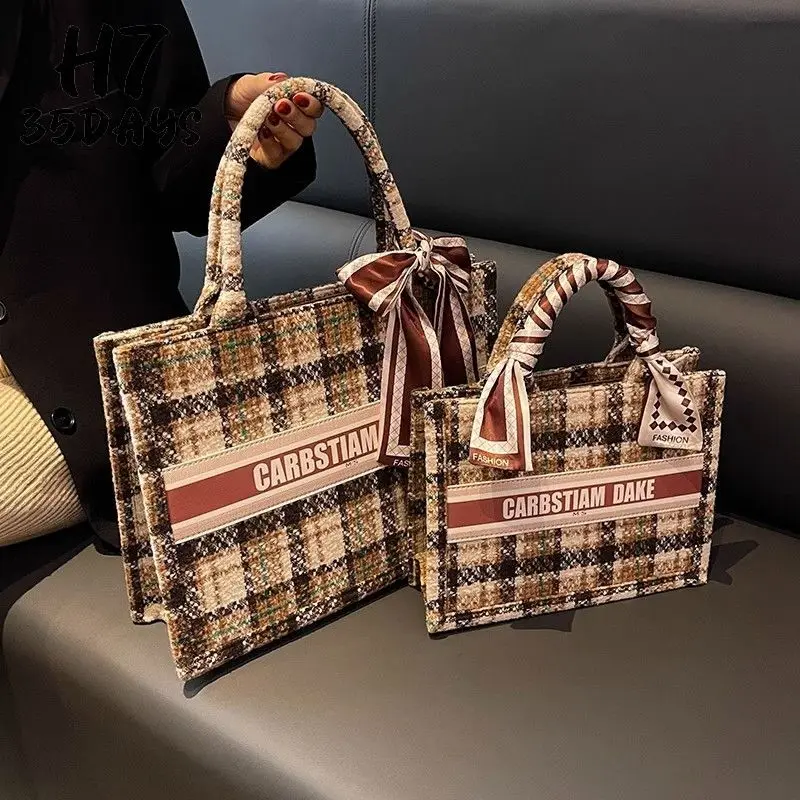 Advanced Feeling Bag for Women Large Capacity New Trendy Fashion Cloth Bag Checkered Shoulder Handheld Commuter Tote Bag