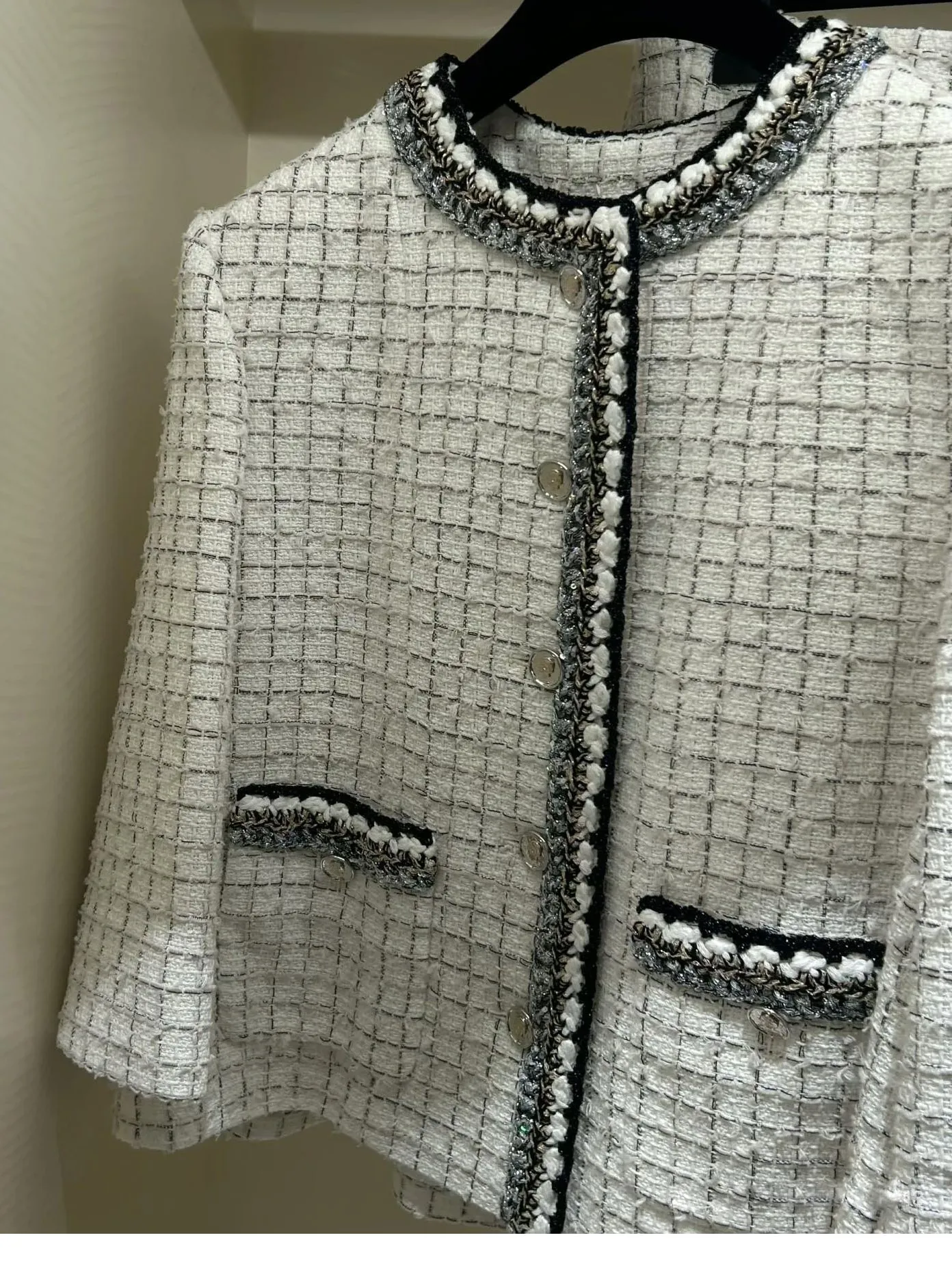 

2025 Autumn New Sle Name Lady Knitted Wide Stripe Loose Fit round Ne Single Button Color Blo Outerwear Women's Coat