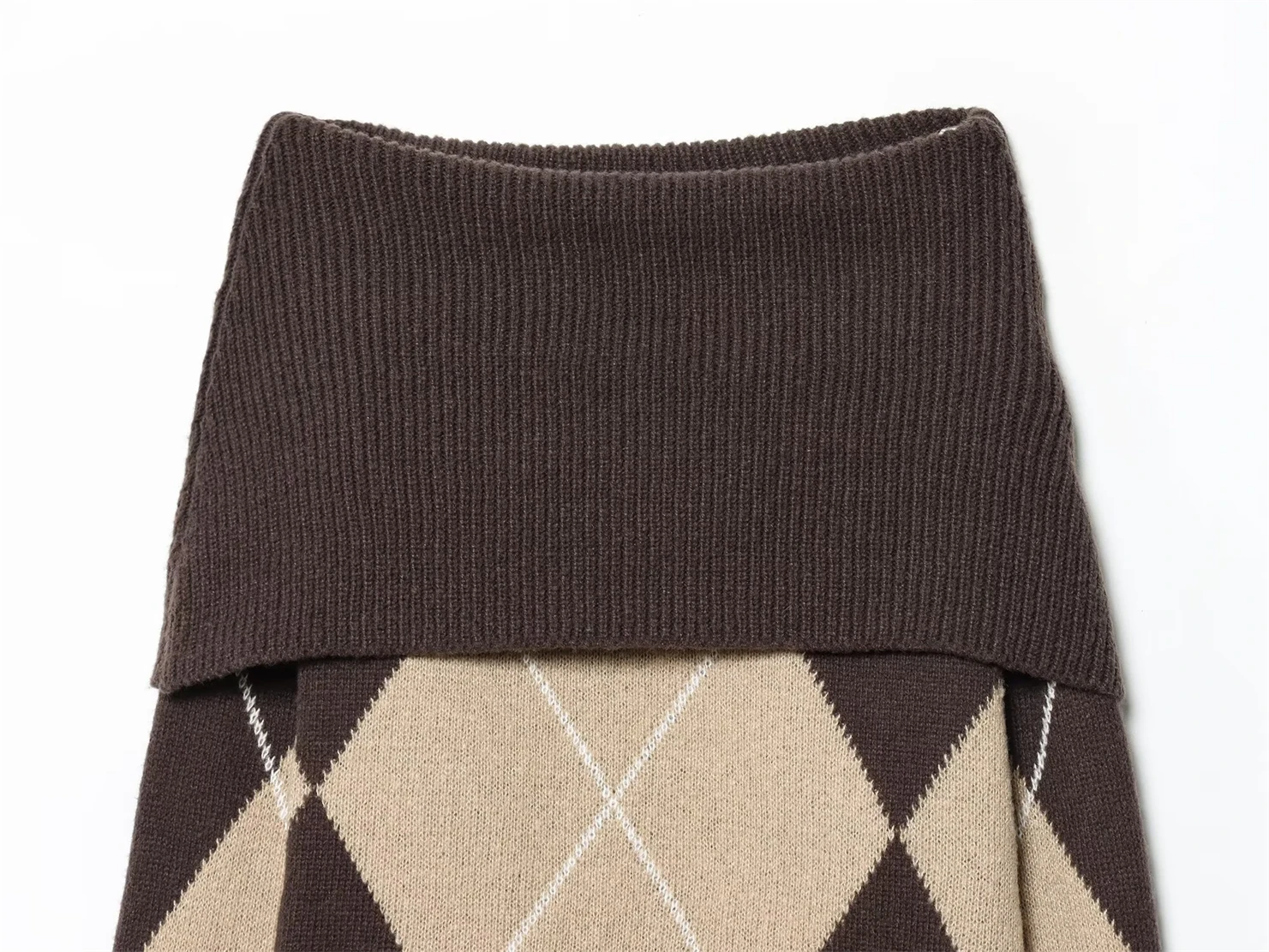 Damski sweter z dzianiny z kołnierzykiem w romby, kontrastowe kolory, miękki, przyjazny dla skóry, przyciągający wzrok element do warstwowego stylizowania.
