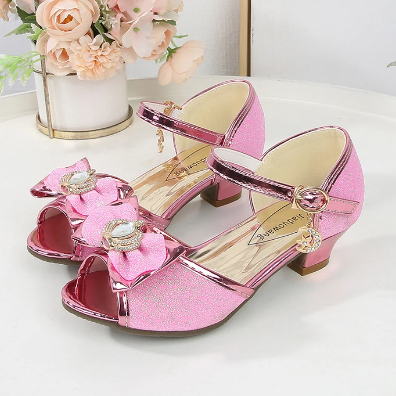 Zapatos de princesa elegantes para niña, sandalias de fiesta de boda con pajarita de corona dulce, zapatos de lentejuelas de moda para niños con tacones versátiles