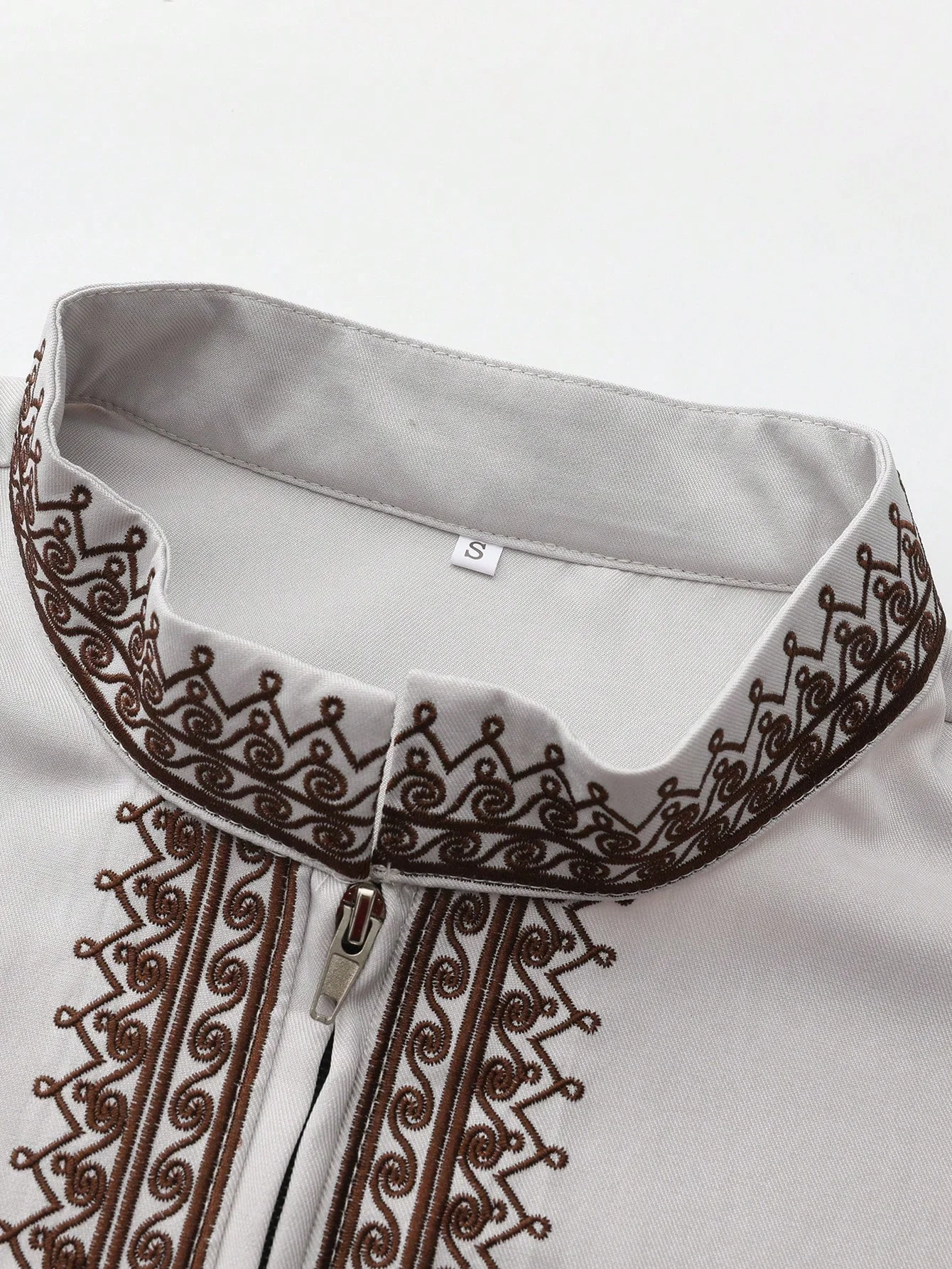 ملابس رجالية مسلمة بأكمام طويلة وياقة مطرزة فضفاضة تقليدية المملكة العربية السعودية ملابس ثقافية عرقية عصرية