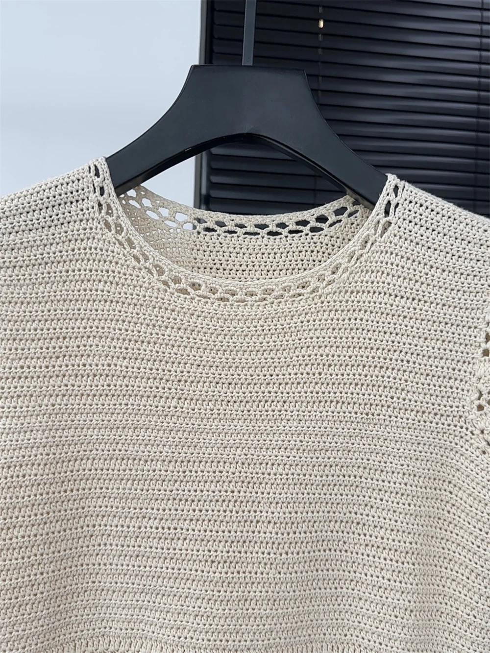 Spring/Summer 2026 New Outerwear Vest Fashionable Round Neck Hollow-Out Knit Top for Women