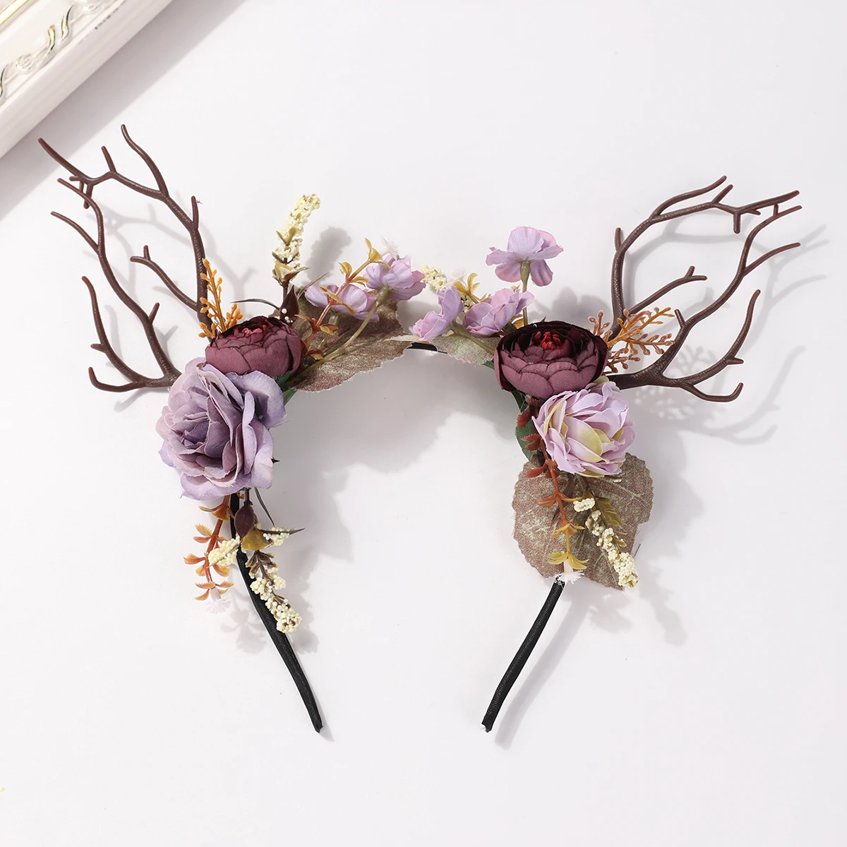 Vintage Haarband mit Hirschgeweih und Blumen im Wald-Stil – Realistisches lila Rosenzweig-Stirnband – Halloween- und Weihnachts-Cosplay-Fotorequisite – Detail 4
