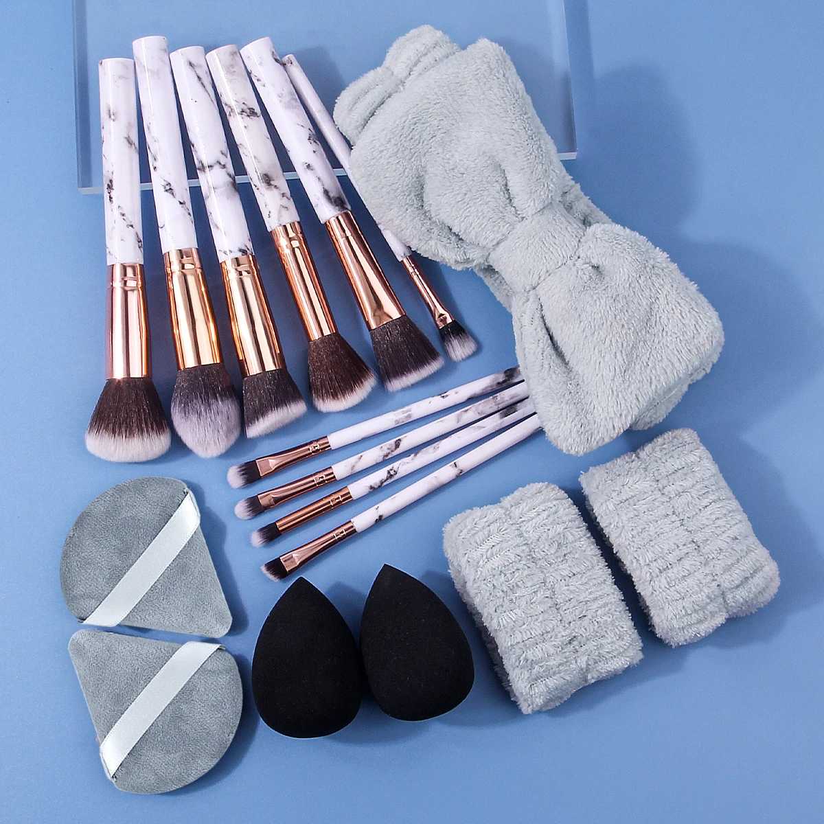 مجموعة فرش مكياج متعددة الوظائف ذات شعيرات ناعمة مكونة من 10 قطع + 2 قطعة منتفخة مسحوق إسفنجية على شكل بيضة مثلثة + 3 قطع ربطة شعر وحزام معصم