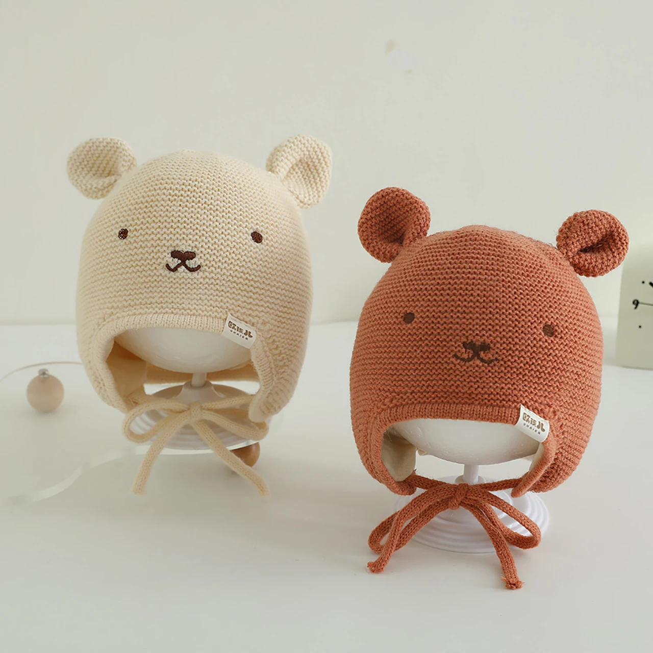 Topi Bayi Rajut Beruang Lucu dengan Penutup Telinga Musim Gugur Musim Dingin Tebal Hangat dengan Tali Pengikat Anti Angin untuk Balita Anak-anak Penutup Telinga Beanie