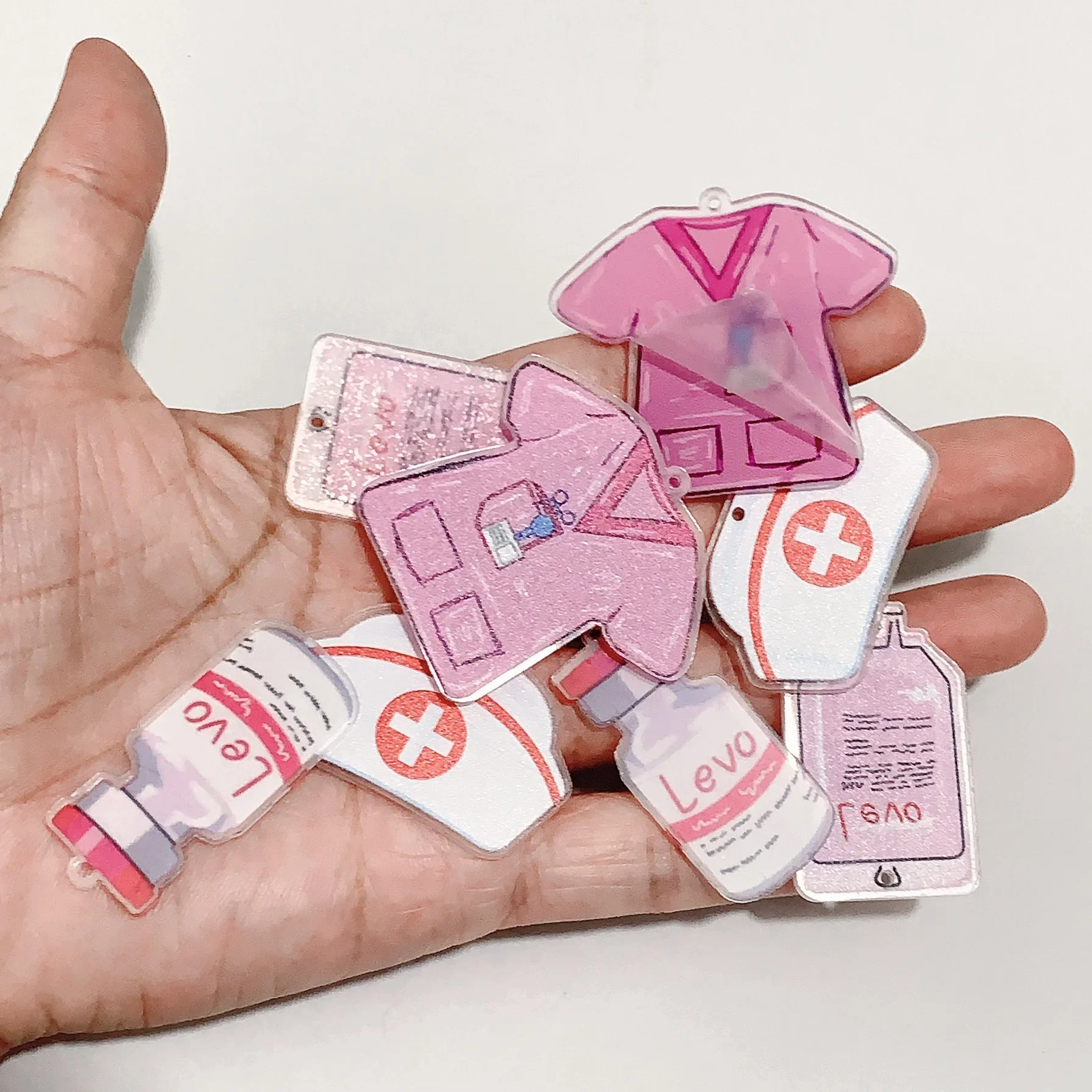 6pcs מעורב ורוד כובע אקריליק קמעות אקריליים בקבוק דם אפוקסי דם תליון קסם לעגילים יהלומים מתנות