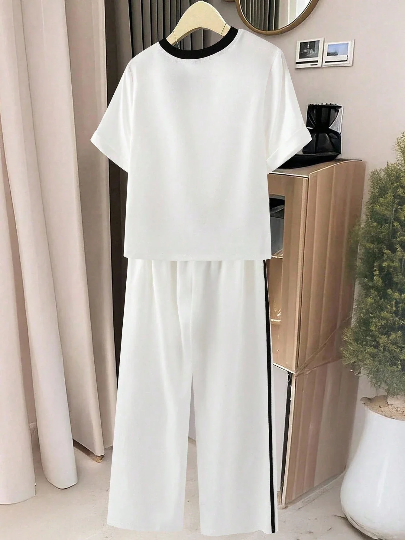 

Женский комплект из 2 предметов: футболка с круглым вырезом и вышивкой и широкие брюки, повседневный стиль