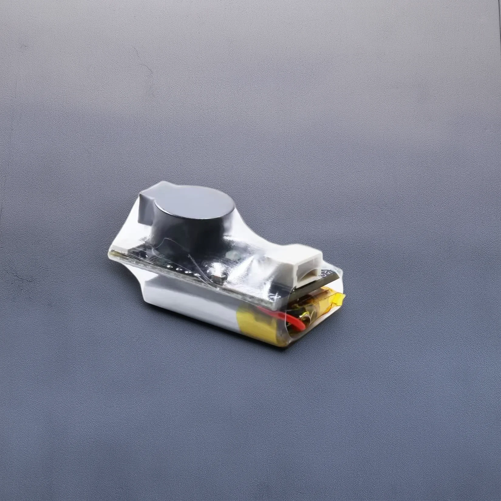 GEPRC Super Buzzer - 5V 100DB Built-in Battery LED Drone Buzzer Finder