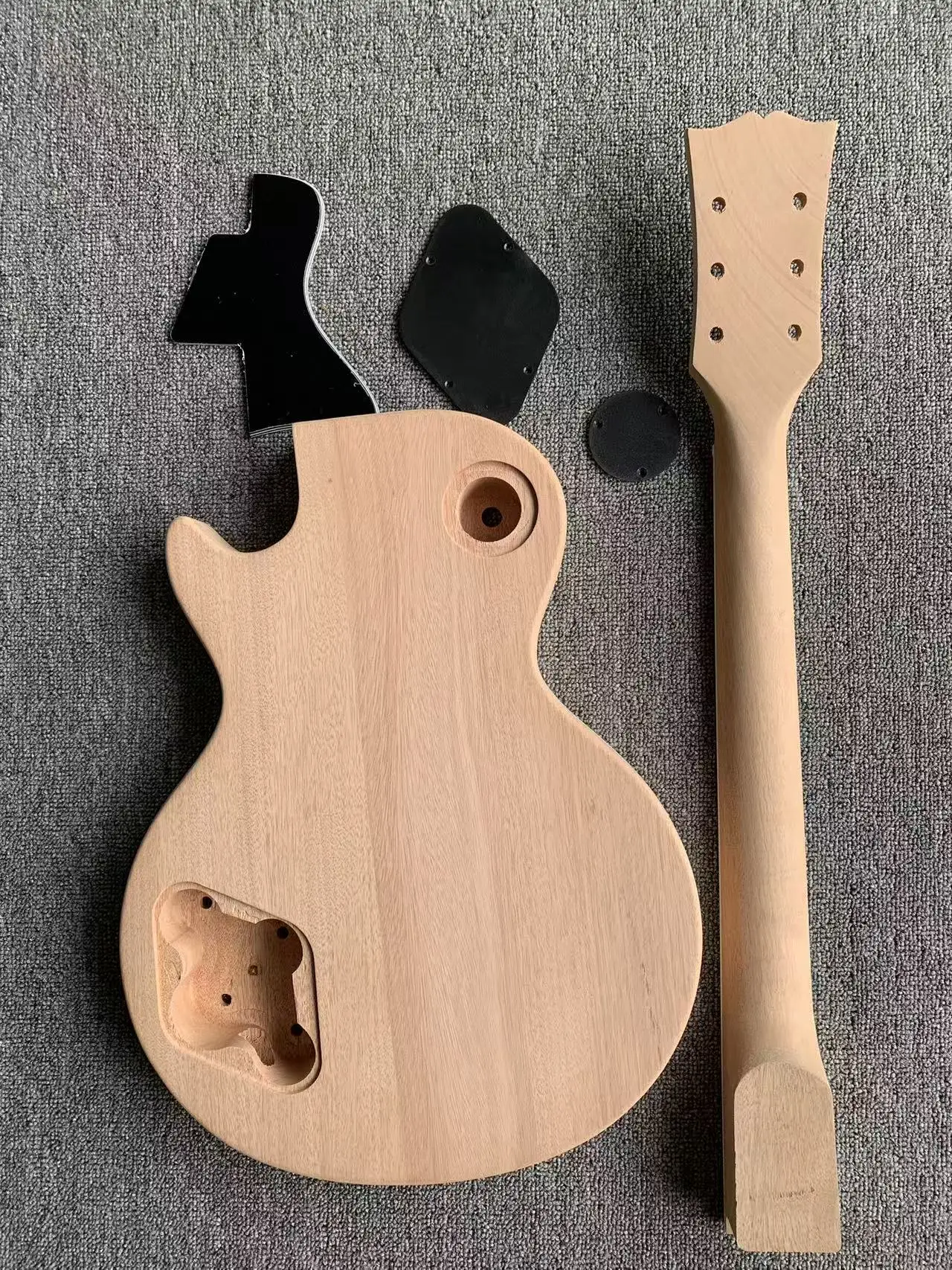 Hochwertige 22-Bünde-E-Gitarre zum Selbermachen