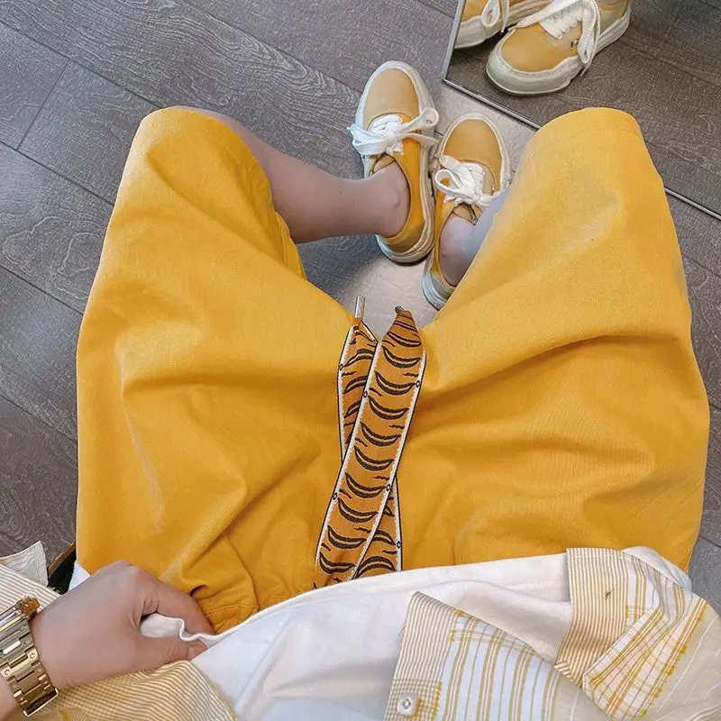 Men's New Arrival Solid Color Loose Cotton Chinese Streetwear High Street Tiger Stripe Yellow Washed Shorts with Drawstring