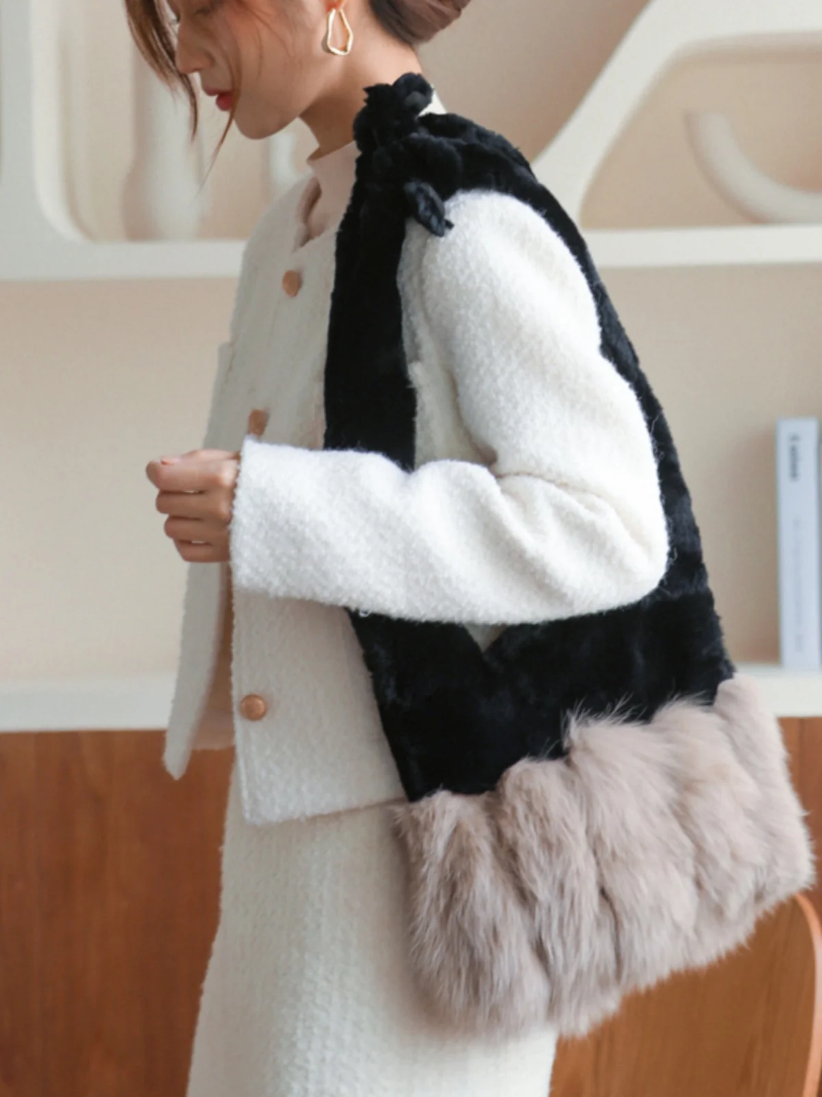 Autumn And Winter Original High Quality Fur Women's Bag Luxury Noble Personality Fox Hair Bucket Type Single Shoulder Bag Trendy