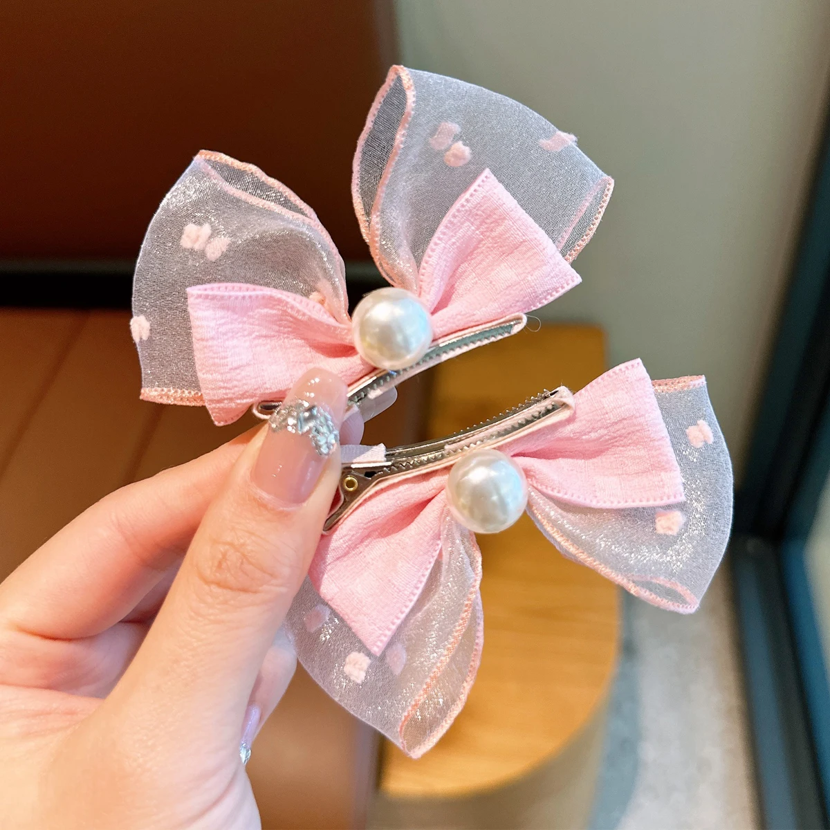 2pcs Fashion Imitation pearls Three -dimensional Bow Hair clip  For Women Party decorate Rear Top clip Hair clip Accessories