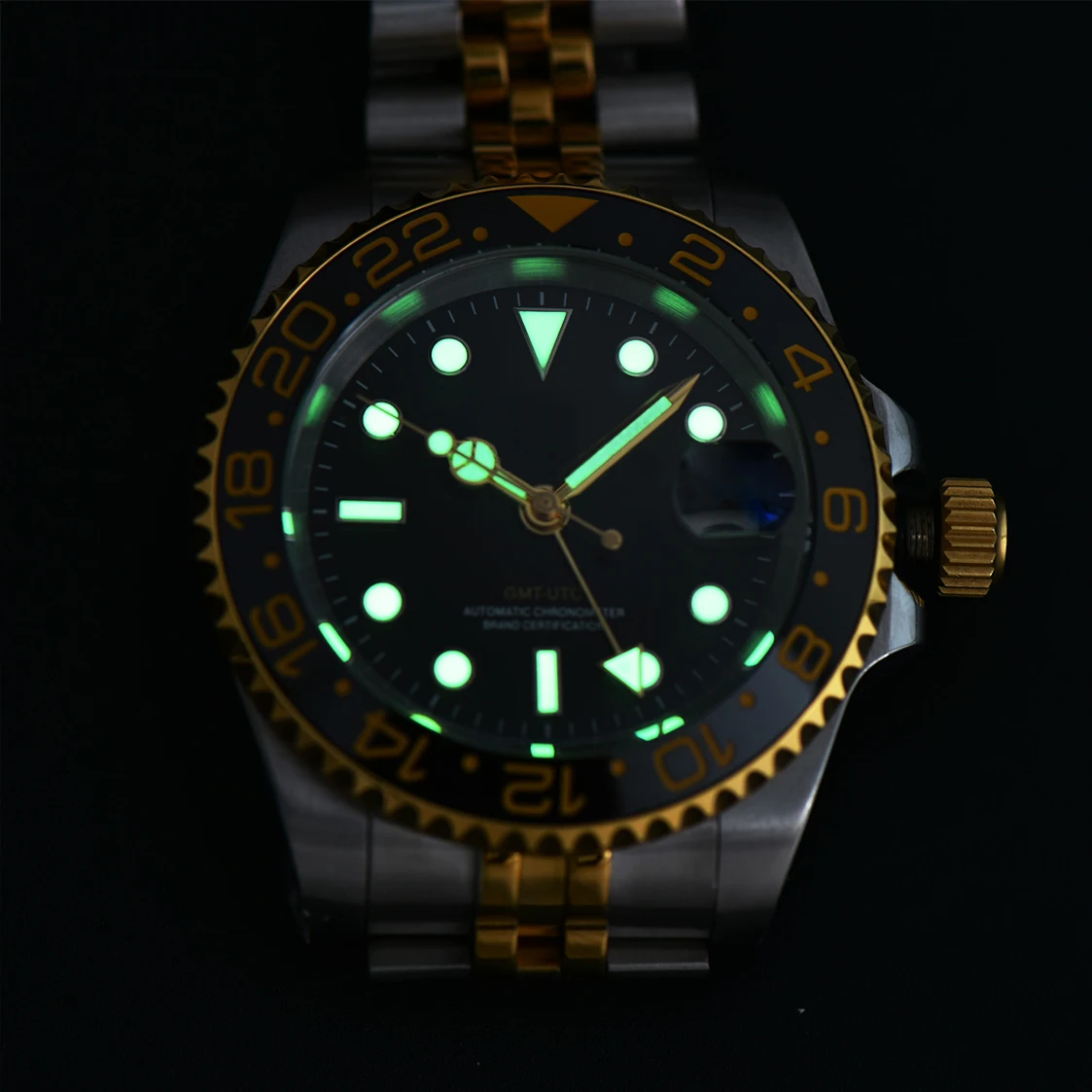 ساعات رجالية بشعار مخصص بقرص أسود أوتوماتيكي ، ساعات ميكانيكية GMTT ، حركة NH34 ، زجاج الياقوت ، فولاذ مقاوم للصدأ