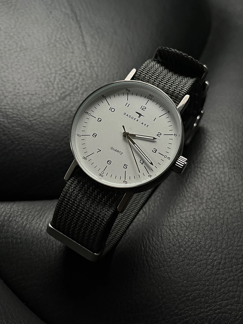 DAGGER-AXE Men Quartz Watch Couple Ladies Wristwatch 30m Waterproof