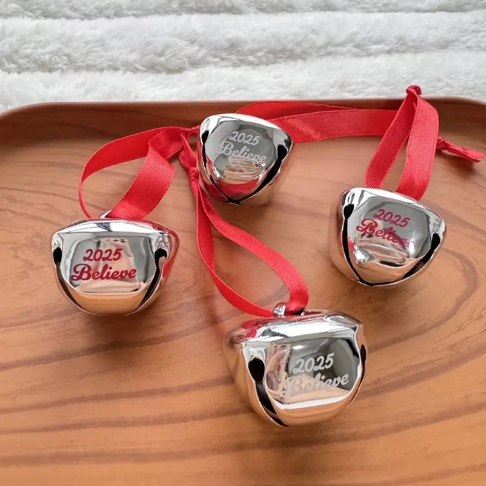 5 uds. De campanas colgantes de Navidad, cinta roja, campana festiva de apertura cruzada de Metal, campanas de árbol de Navidad plateadas hechas a mano