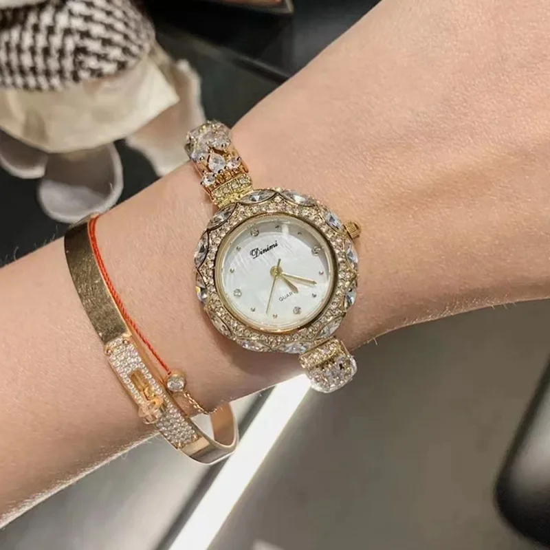 ساعة سوار نسائية رائعة وأنيقة على الطراز الكوري، ساعة نسائية جديدة فاخرة ذات قيمة عالية، مناسبة للنساء.