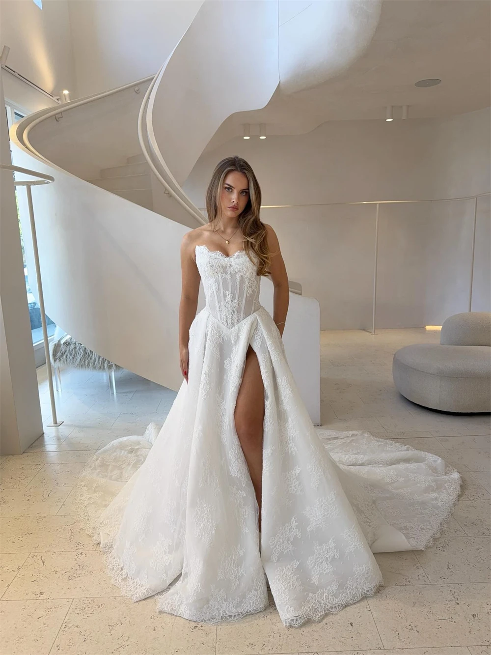 カスタマイズされたソフトホワイトオーガンザウェディングドレスフォーマル恋人ノースリーブブライダルガウン夢のようなAラインコートトレインVestido De Novia