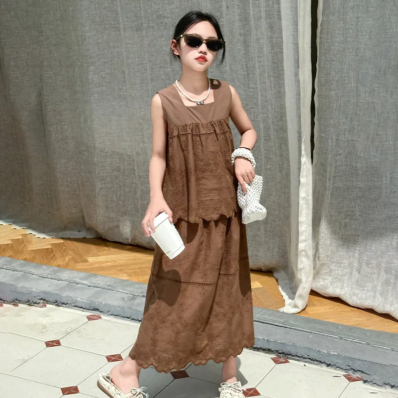 

2024 Summer Girls Fashion Vulnerability Embroidered Tank Top T-shirt+Personalized Lace Long Skirt 2pcs Set New Childrens Set 4T