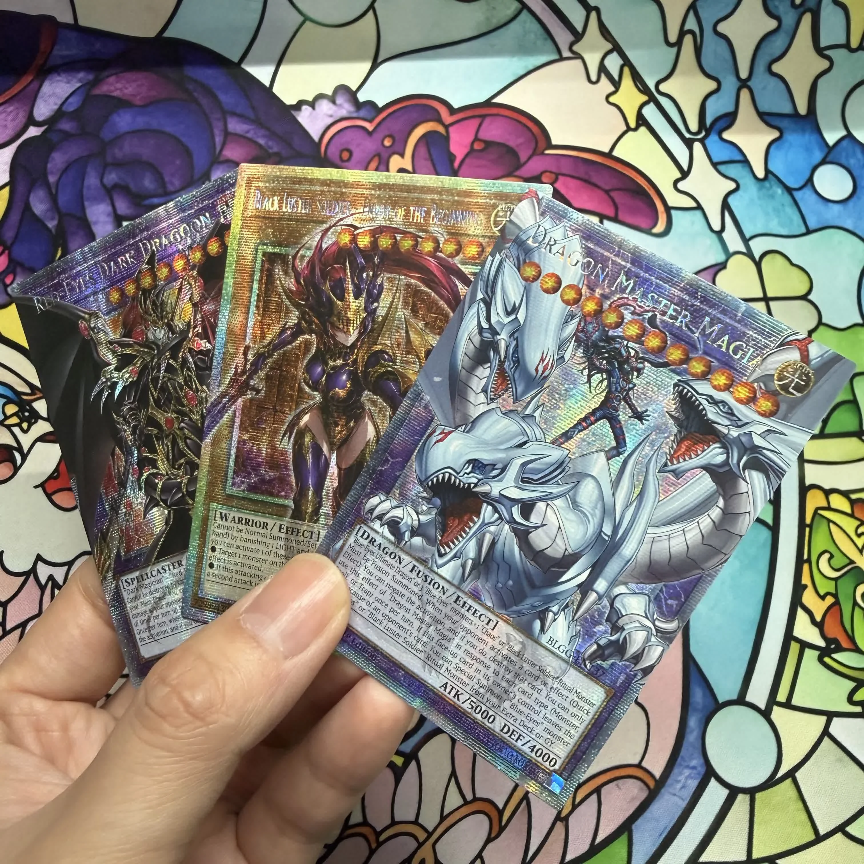 Yu-Gi-Oh Dark Magician Girl, der Drachenritter, der Drachenmeister, Magia, der Drache mit den roten Augen, der dunkle Drache, der Chaos-Kaiser-Drache – Gesandter des Endes – Detail 3