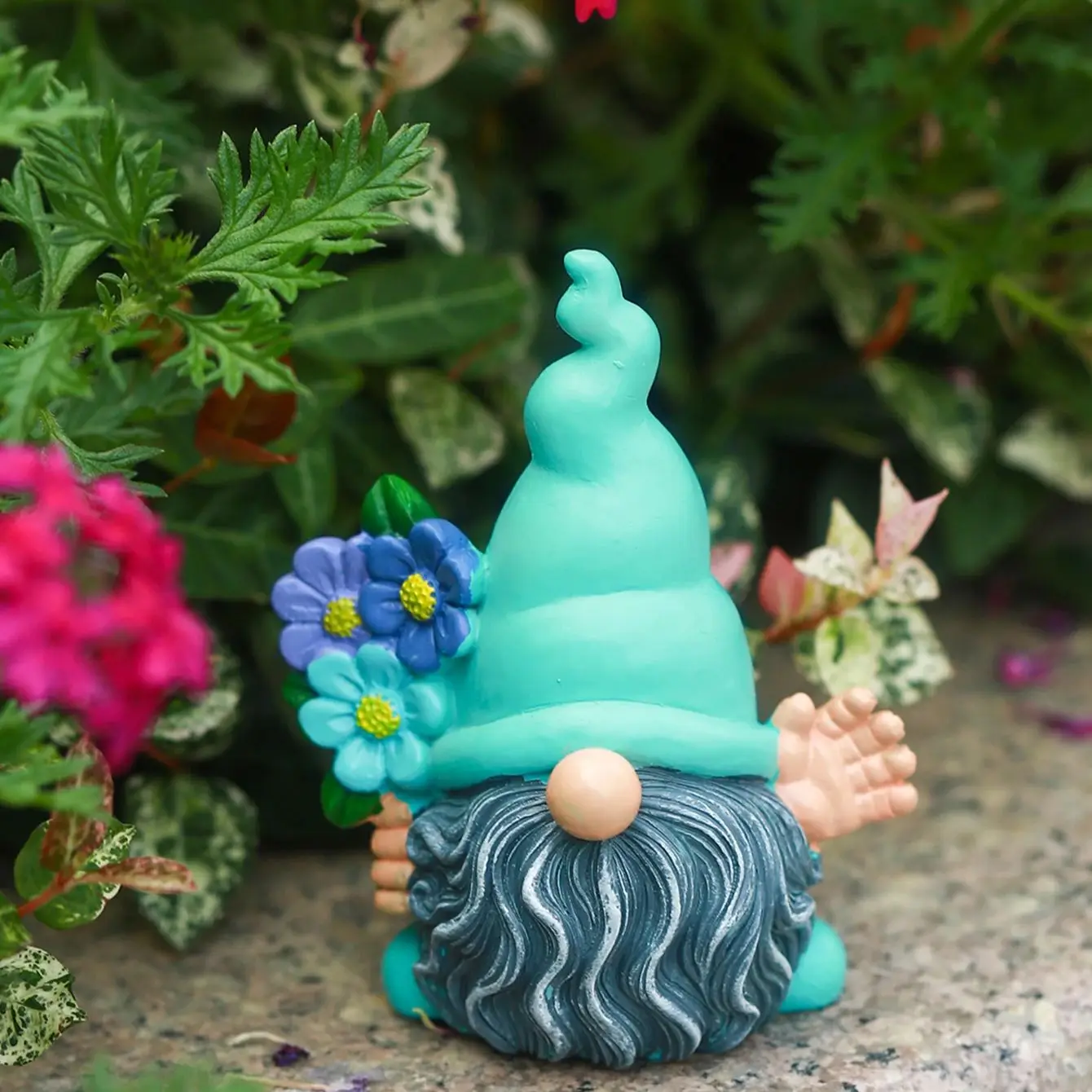 1pc Faceless Dwarf Doll Resin Ornament Magic Garden Peace Gnome Holding Flower Crafts Stereoscopic Pixie Statue