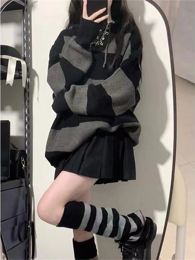 

Осенне-зимний вязаный комплект: свитер с капюшоном в полоску и плиссированная юбка, мягкий и уютный стиль, комплект из двух предметов