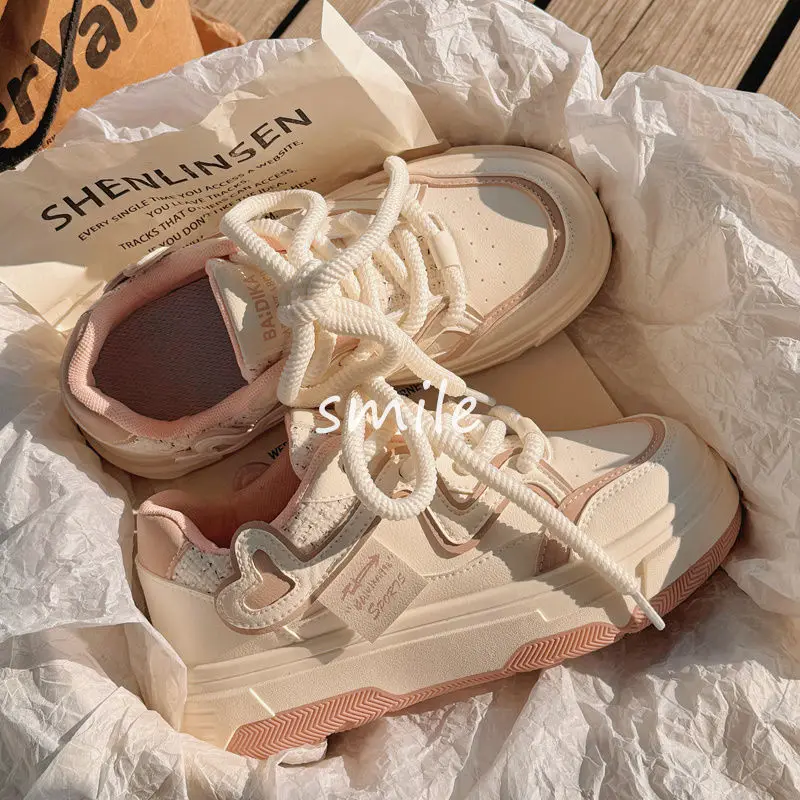 White Sneakers for Women Heart Platform Shoes Sports Tennis Female Flats Casual Vulcanize Korean Spring Summer Footwear