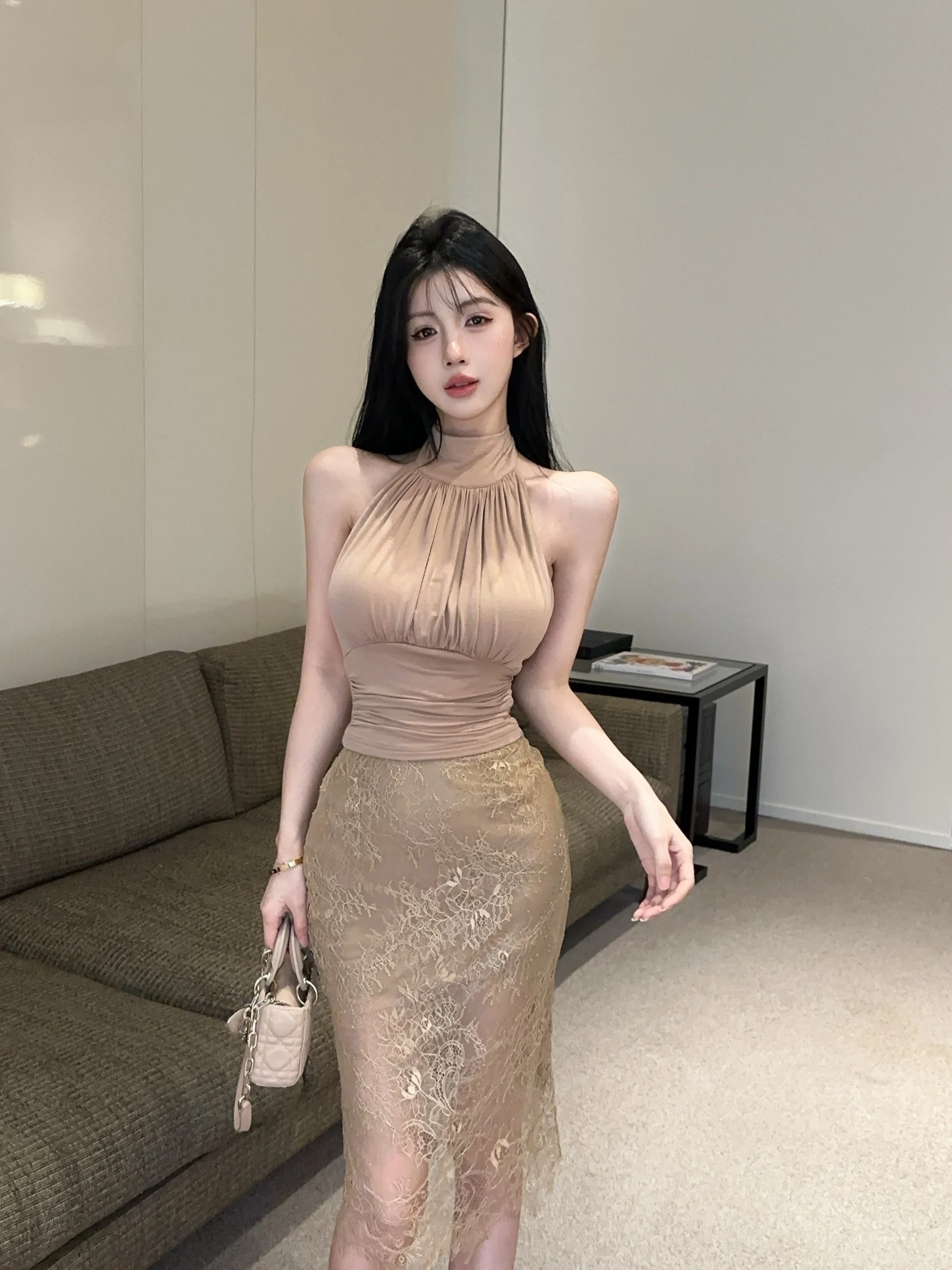 Otoño 2025 Nuevo Sle Top de encaje para mujer con falda a juego Sa y almohadilla en el pecho Conjunto de dos piezas ajustado sexy