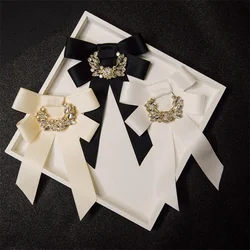 Korean Fabric Bow Tie Brooch Rhinestone Ribbon Bowknot Necktie Fashion College Style Collar Pins for Women Clothes Accessories