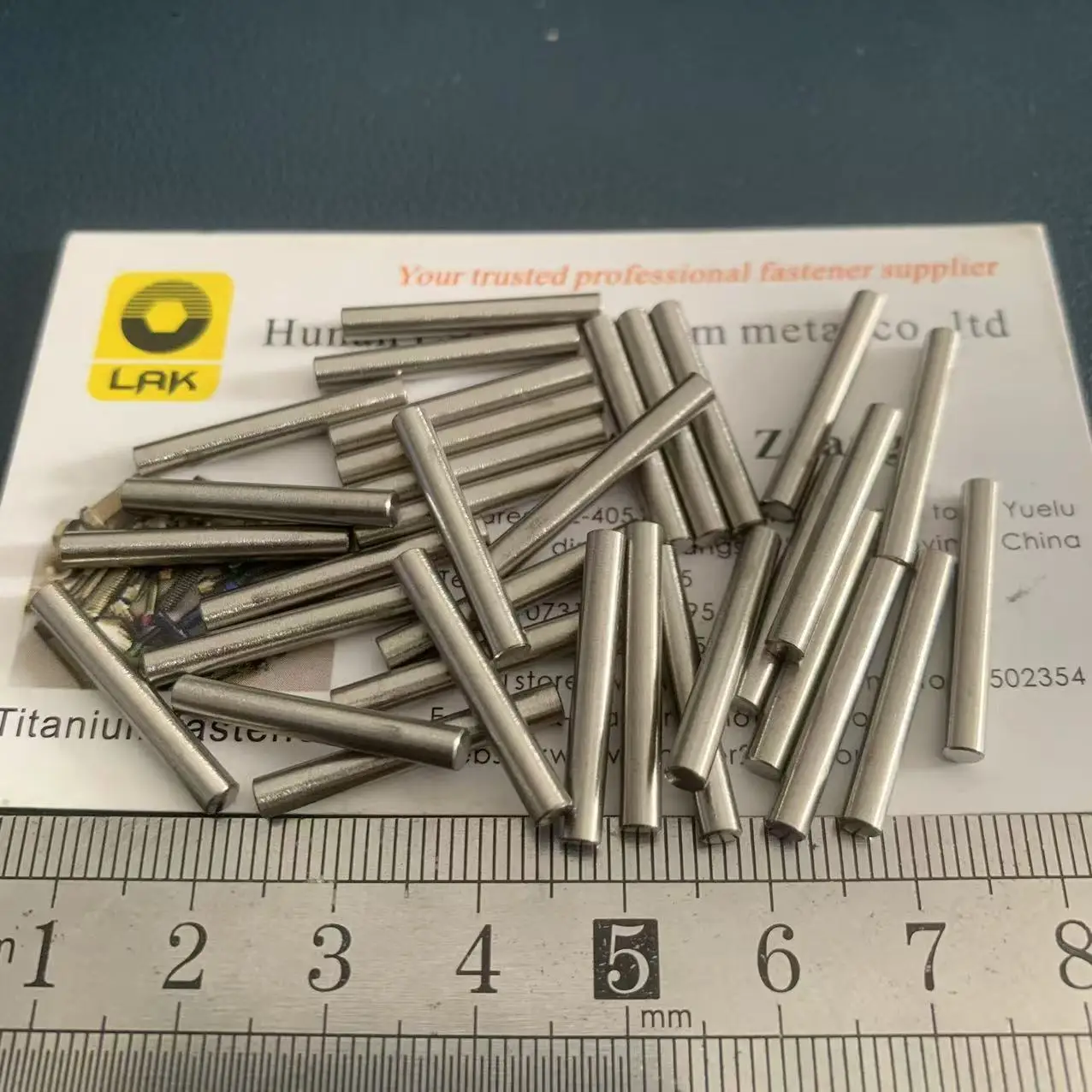 3x22.7 وفقًا للعميل لإنتاج عمود دبوس التيتانيوم لـ RC Gr5