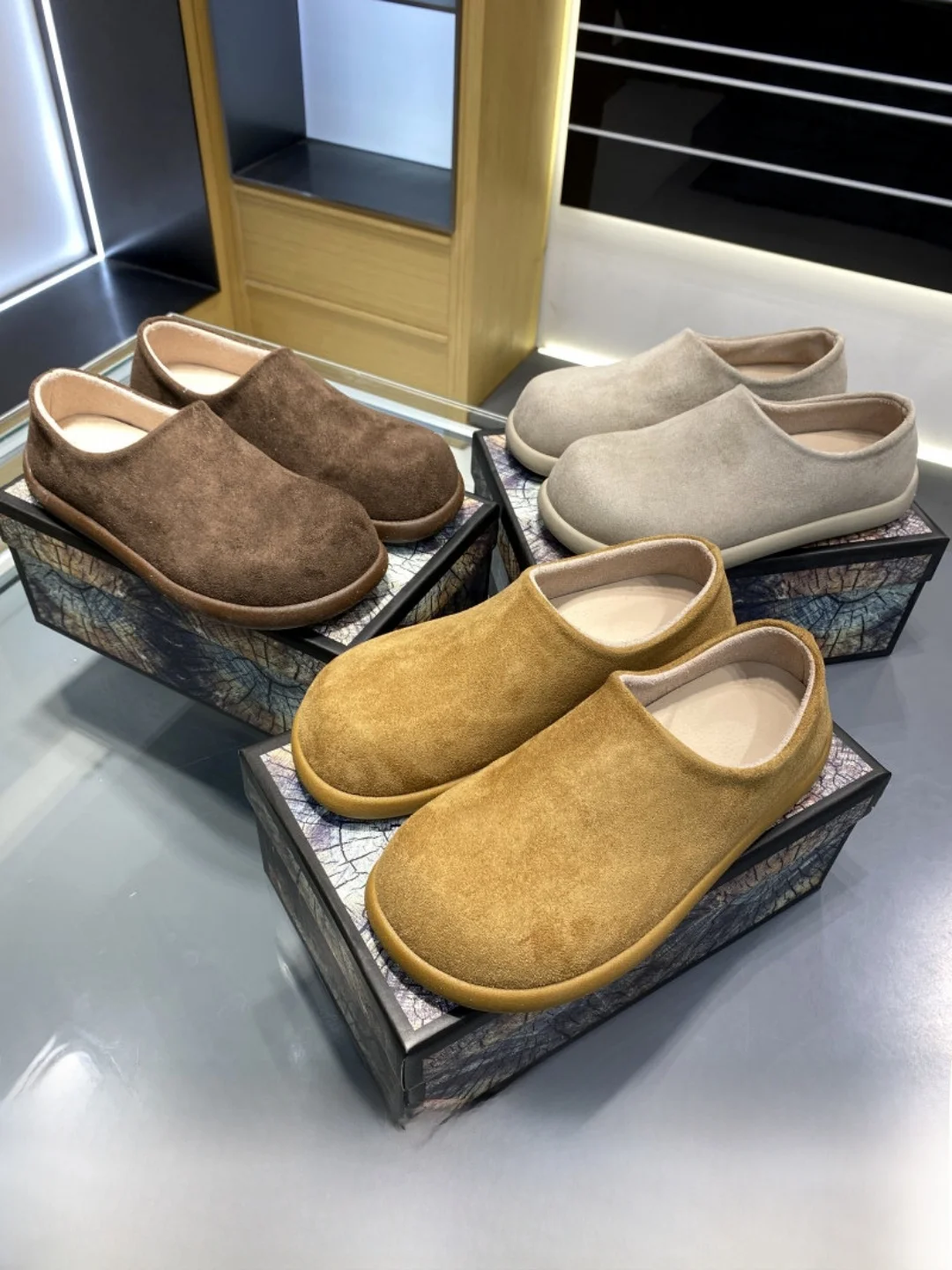 Comfortable Slip-On round Toe Casual Birk-style Men's Outdoor Fashionable All-Match Leather Mules Spring Season Low Heel