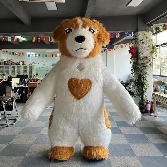 نفخ الكلب زي التميمة أبيض أصفر تضخم الكلب لطيف فروي تفجير وتتسابق لجميع القديسين عيد الميلاد يتوهم الدعائم الطرف