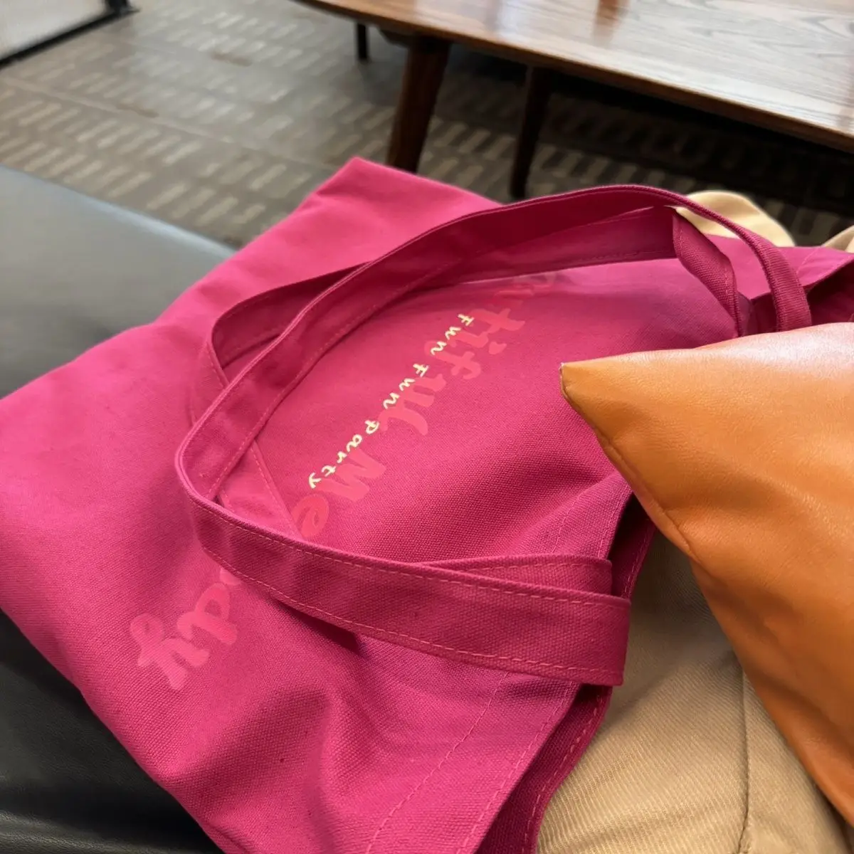 Versatile Simple One-shoulder Pink Letter Canvas Shopping Bag for Women with Large Capacity for Portable Shopping Storage