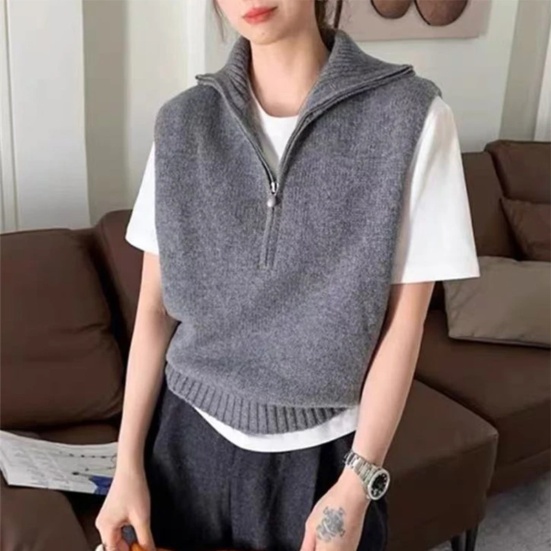 سترة بدون أكمام فضفاضة منسوجة على الطراز القديم مع نصف سحاب أنيق على الكتف من أجل طبقات أنيقة ومظهر مضاد للشيخوخة