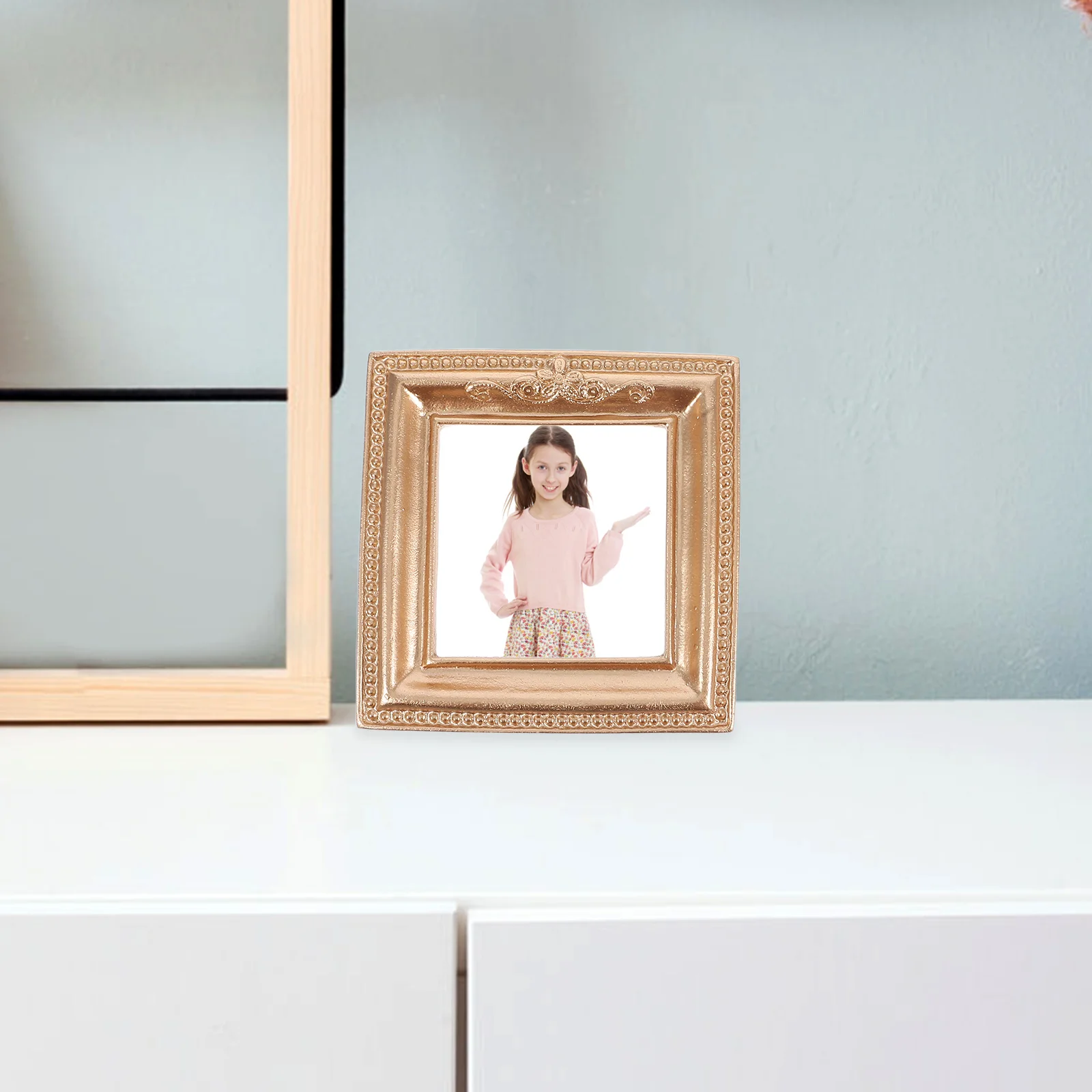 4Pcs Mini Vintage Resin Picture Frames Retro Tiny Frames for Photo Booth DIY Snapshots Decorative Wallet Display