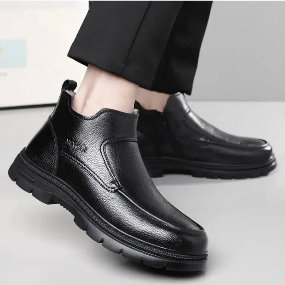 2026 الشتاء البارد الرجال الأحذية الجلدية حقيقية جودة الصوف السميك حذاء الثلج عالي الرقبة دافئ في الهواء الطلق مطاط مقاوم للمياه الفراء تسلق الأحذية