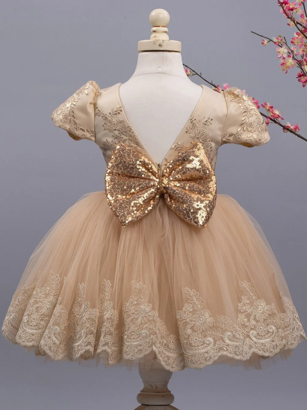 Tulle V-back Flower Girl Dress For Wedding Puffy Gold Lace Sequin Bow Short Sleeves Birthday Party Dress First Communion Gowns