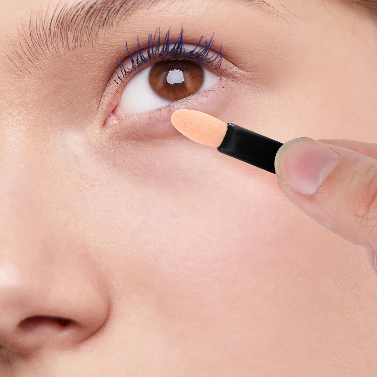 

20Pcs Double-Headed Eyeshadow Brush Aluminum Cotton Material Disposable Eye Makeup Brush for Lady Everyday Travel Use