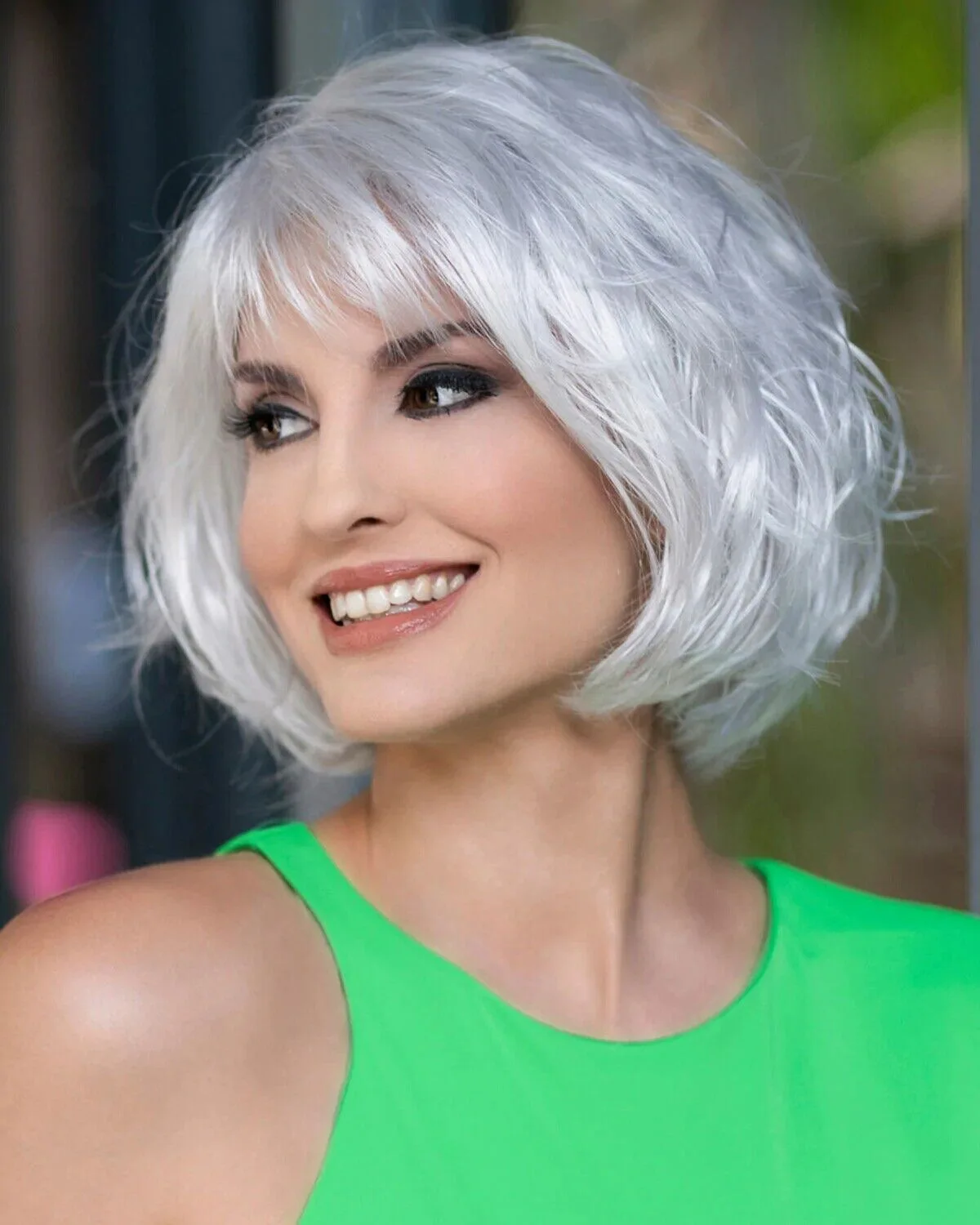 Short Bob Wig Pixie Cut Hairstyles Layered Wig para Mulheres Nenhum Lace Front Wig com Bangs curly sliver cor branca