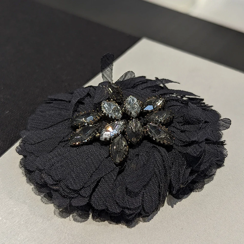 

AB/ Copper alloy with silk woven garment pin corsage can be used as a women's brooch for hair clips.