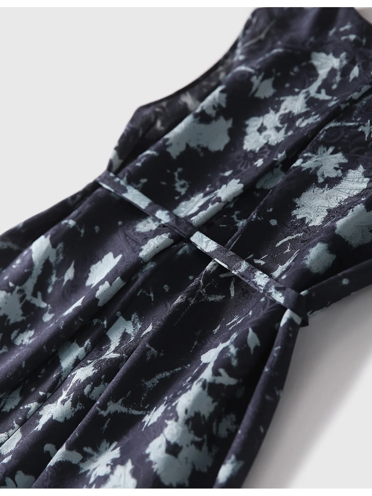 Silk Flower Print Sleeveless Slim Waist Dress 2025 Summer Mulberry Silk French Temperament Thin Floral Dress