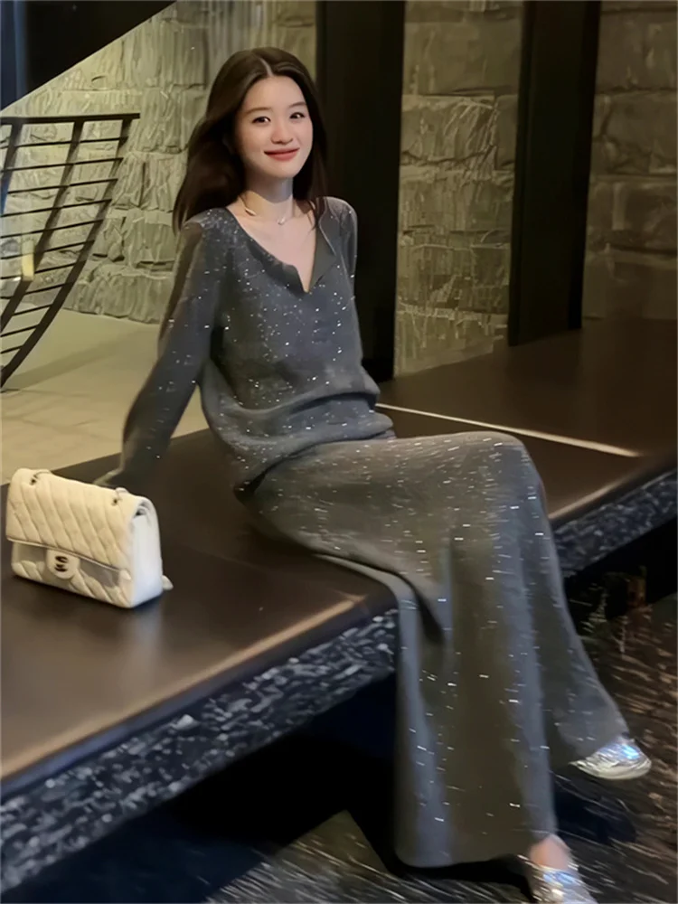 Schickes V-Ausschnitt Pullover und Rock Set Modisches Damen-Outfit für Herbst und Frühling Langer Ärmel Zweiteiler