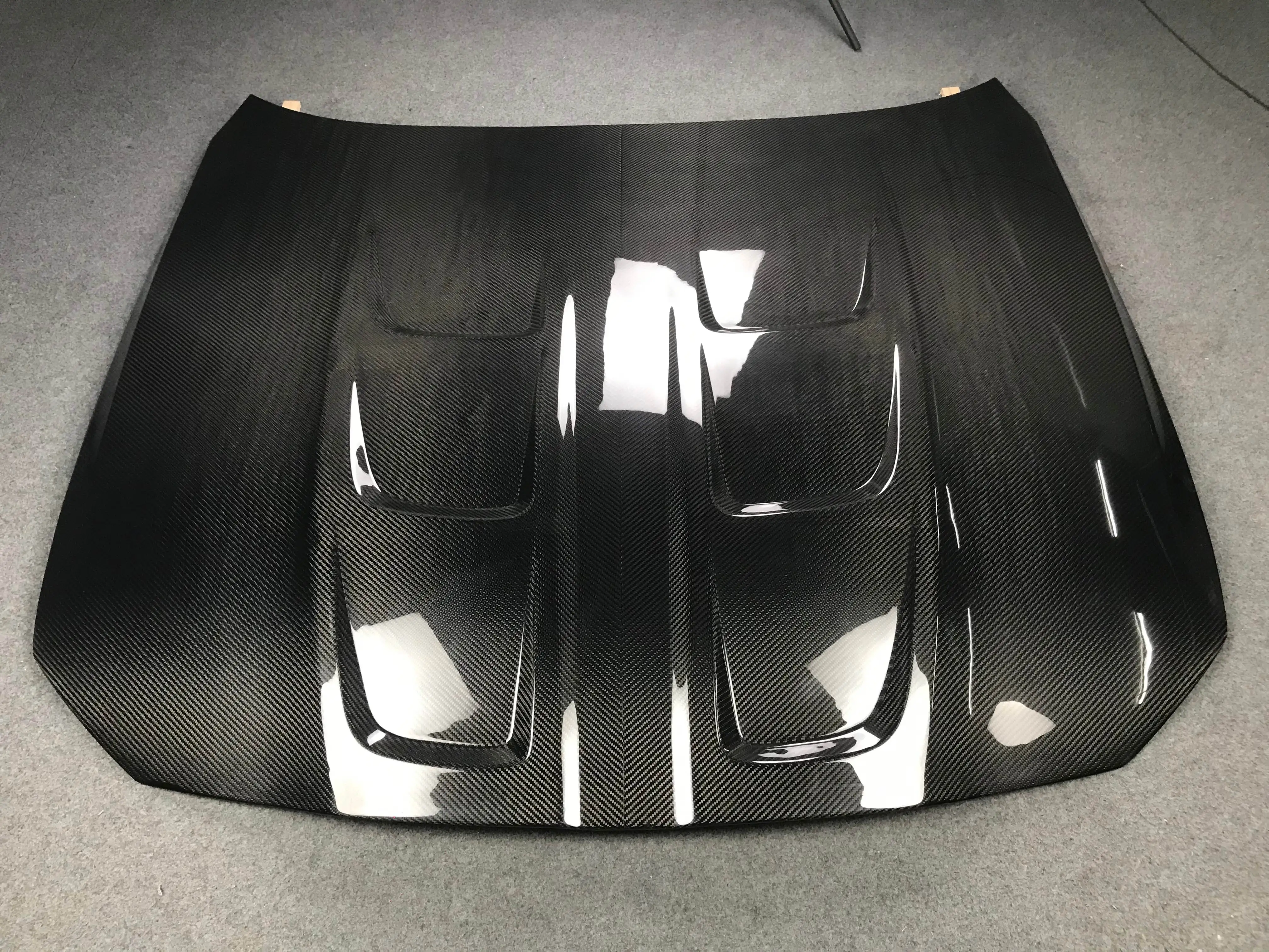 

High Quality Wet Carbon Fiber T Style Hood for M4 G82