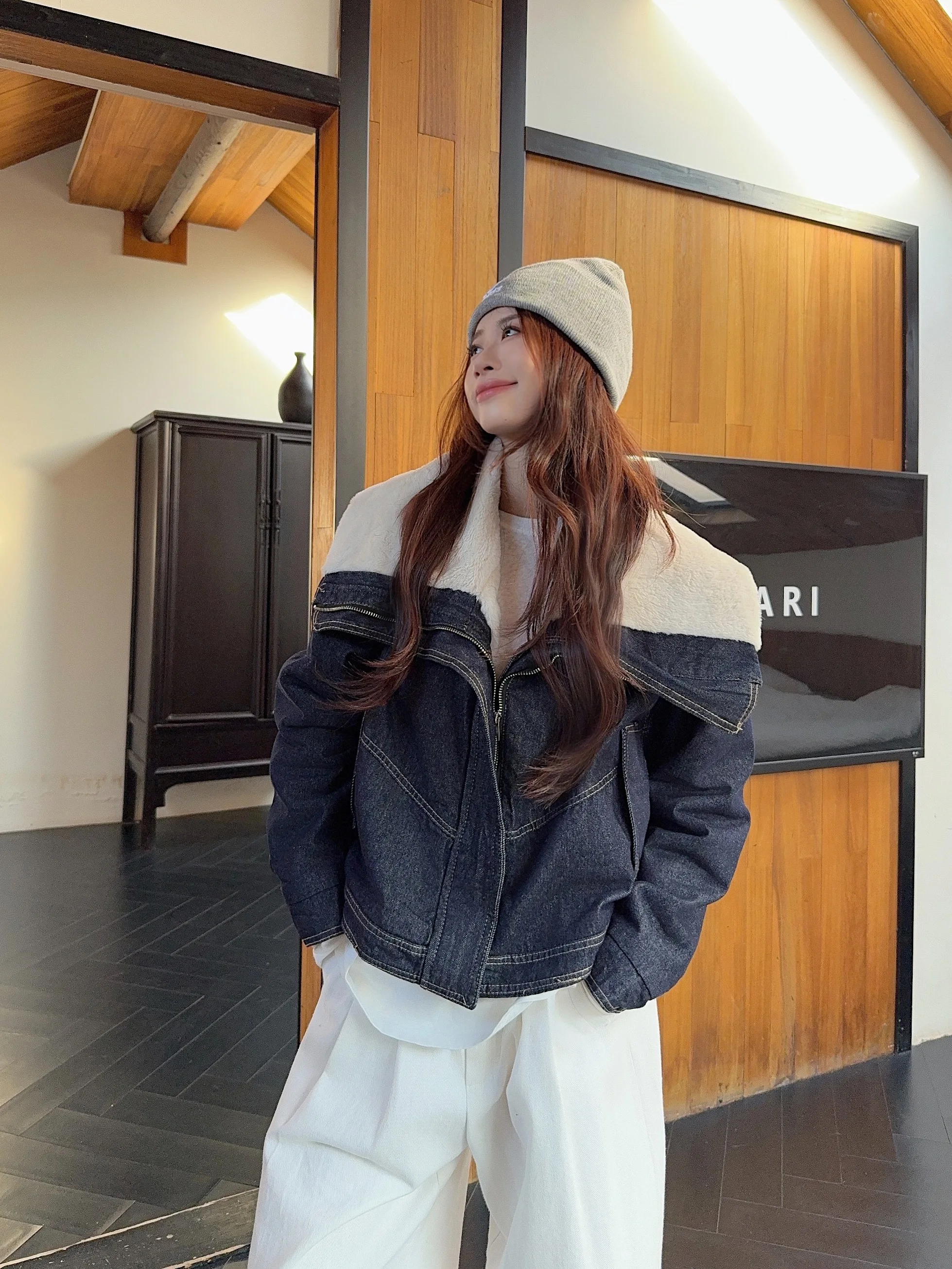 

Джинсовые пальто женские с ромбовидным мехом плюшевые женские зимние расклешенные облегающие верхняя одежда на пуговицах минималистичные офисные бархатные куртки в клетку