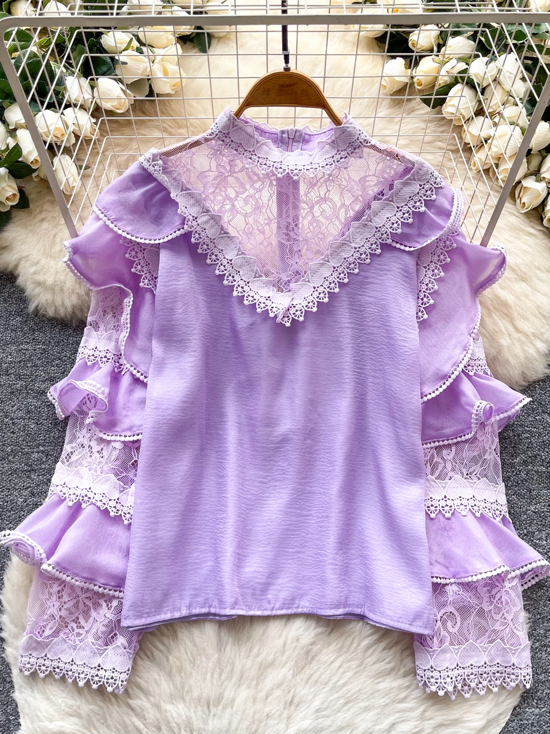 

2026 Новая осенняя женская французская винтажная рубашка с воротником-стойкой и длинными рукавами, вышивка, ажурная кружевная лоскутная однотонная атласная рубашка, топы