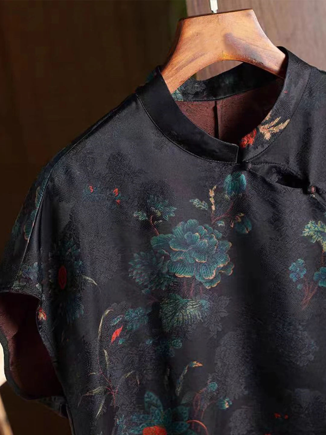 

Ele ort Sve Silk irt for Women Chinese National Sle Brocade Mom's Silk Top Floral Pattern Busin Com...