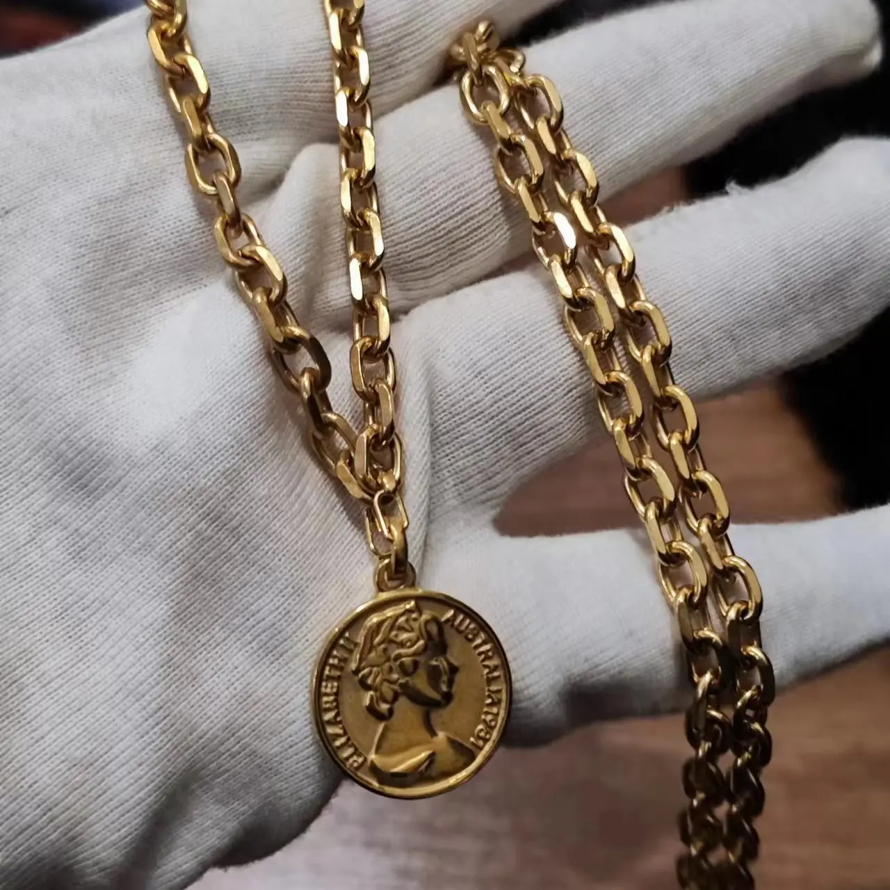 Vintage Gold Coin Pendant Necklace 5.2mm Titanium Cable Chain Hypoallergenic Stainless Steel Unisex Men Women Jewelry Gift