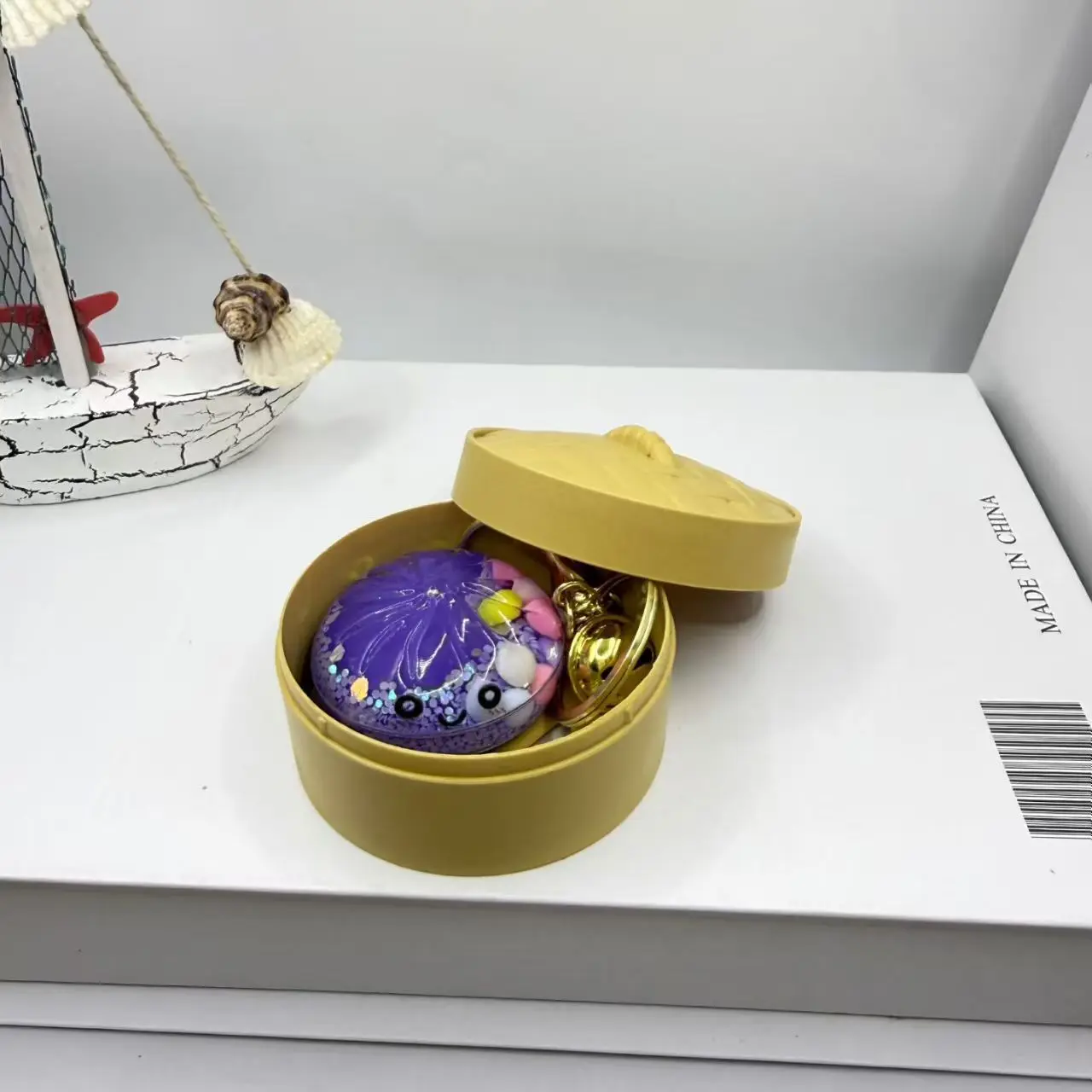 Bunter Ausdrucksstarker Plüschbrötchen-Schlüsselanhänger aus Acryl, niedlicher Cartoon-Dampfbrötchen-Anhänger mit Dampfgarer-Miniatur – Detail 7